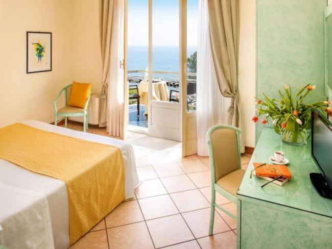 Triple Room Sea View