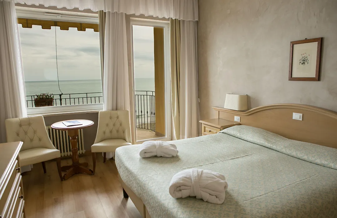 B&B HOTEL Diano Marina Palace-1